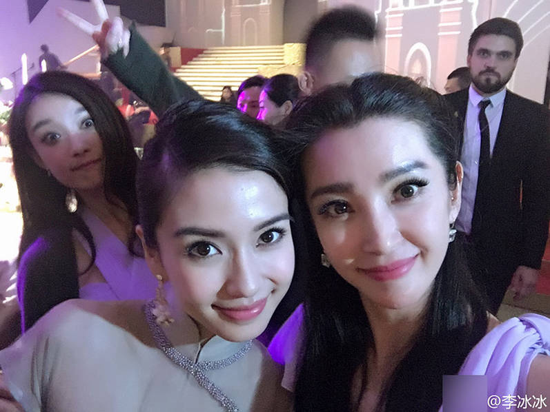 Angelababy婚礼全程,黄晓明和杨颖世纪婚礼 黄晓明baby大婚 群星在婚礼现场合影玩疯了