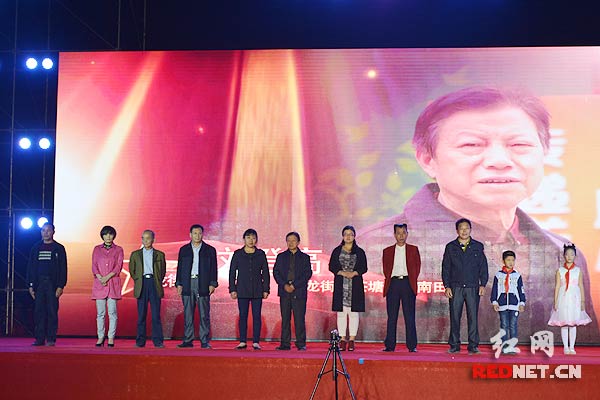 长沙县长龙街道表彰12位道德模范
