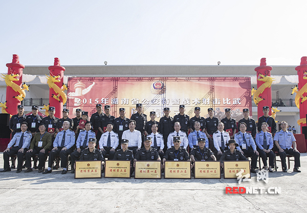 10月13日至14日，湖南省公安特警比武在娄底市举行，6个团体15名个人获奖