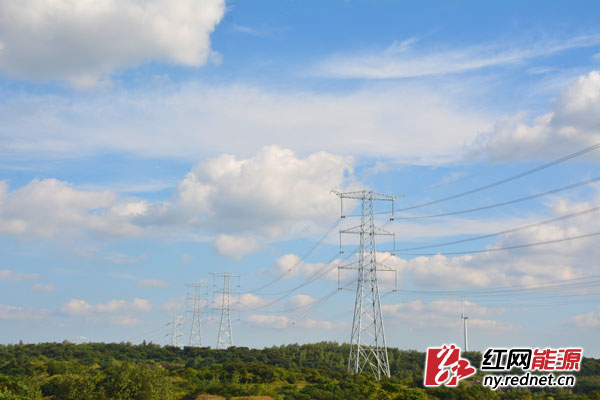 1000千伏淮南-南京-上海交流特高压输变电工程。 摄影 陈亮