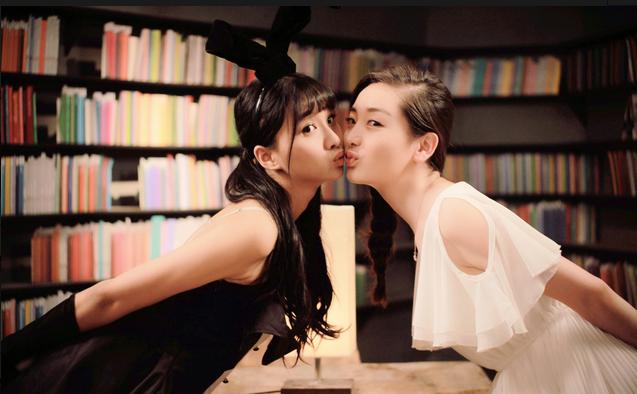 戚蓝尹搞怪卖萌两不误 魔法少女甘当女仆乐趣