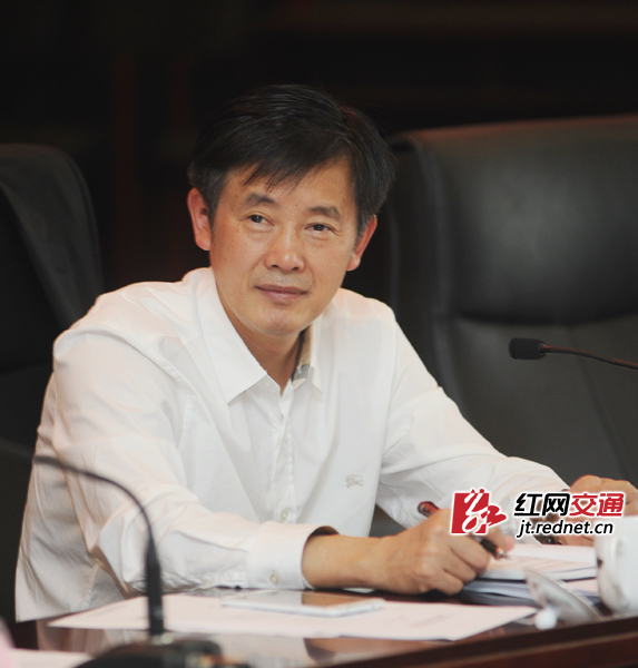 湖南省交通运输厅党组书记、厅长刘明欣在会上指出，高速公路是交通投资稳增长的主力军，要以强烈的责任感、紧迫感，统一思想，狠抓落实，全力以赴推进项目建设。