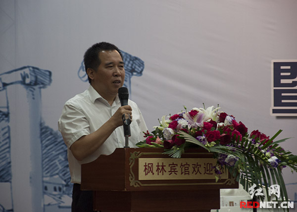 湖南省文化厅党组成员、副厅长肖凌之致辞。