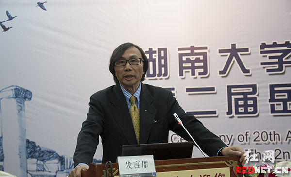 铭传大学教授、台湾传播管理研究协会理事长杨志弘教授谈新闻教育的融合创新。