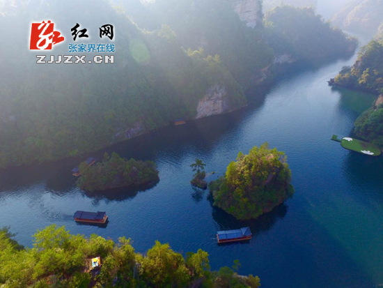 高空俯拍世界自然遗产张家界宝峰湖似诗画（图）