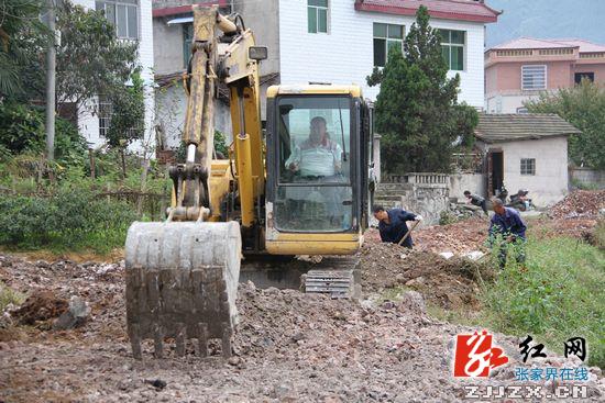 张家界市永定区：一个提案换来两条幸福路