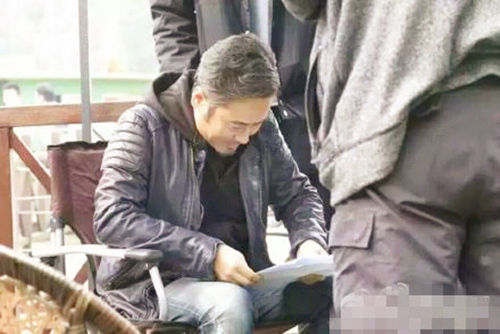 吴秀波重庆拍摄《西雅图2》引粉丝追逐