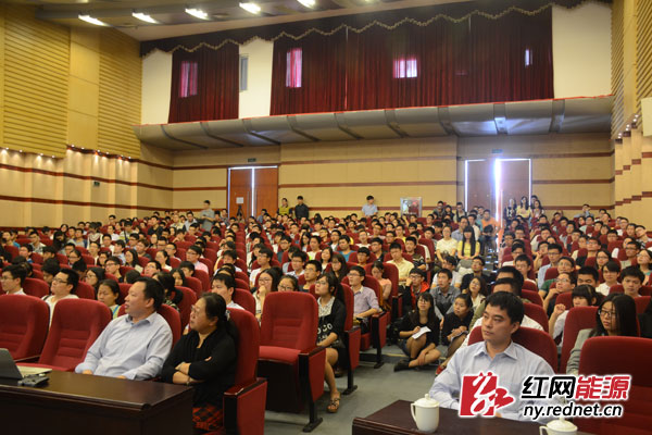 现场共计300余人聆听了讲座。