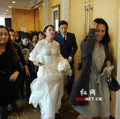 合影后两人离开 图片来源CFP