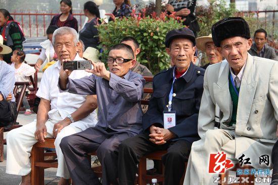 永定区敬老院文艺活动让老人笑开颜