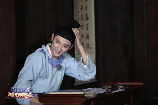 于小彤《穿越吧》尽显风趣幽默