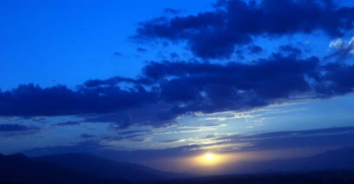 一早出发，爬了半天，在山顶拍到了，喜欢这感觉。