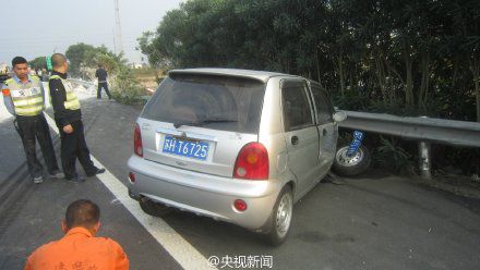 浙江一高速发生交通事故 司机因妻子喂水果走神