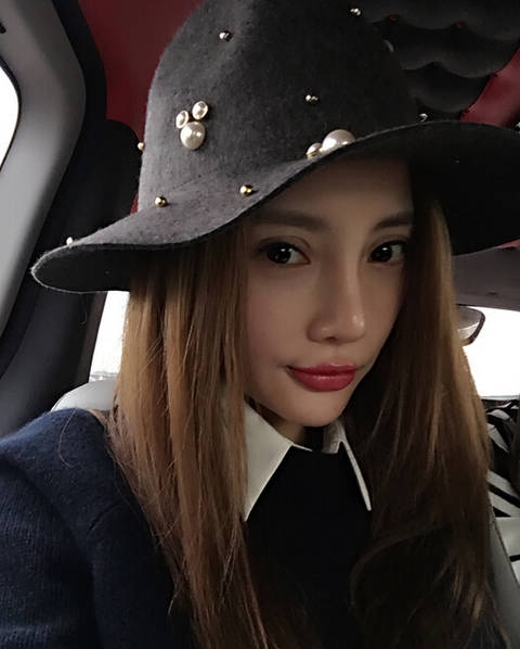 李小璐v红唇路上红唇果冻色自拍对镜玩亲亲情趣用品出口量宁波图片