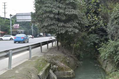 男子驾车撞人逃逸死者尸体出现在2公里外（图）