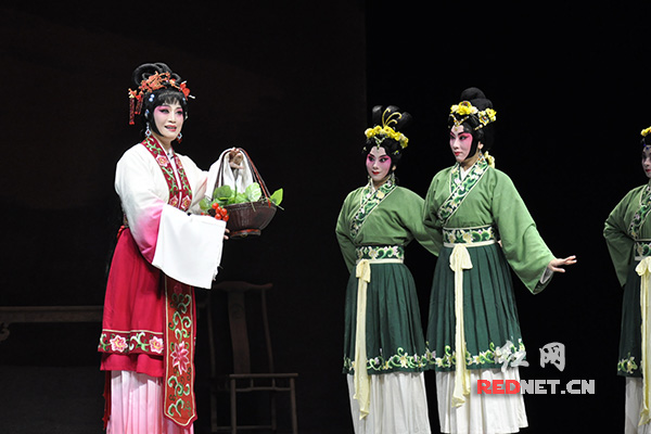 10月29日晚，第五届湖南艺术节上唯一一部昆曲大戏《湘妃梦》在湖南省花鼓戏剧院准时开演。