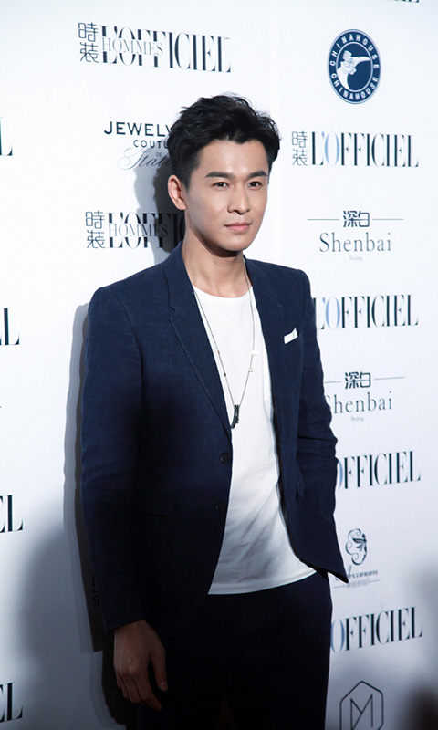 乔振宇亮相红毯3