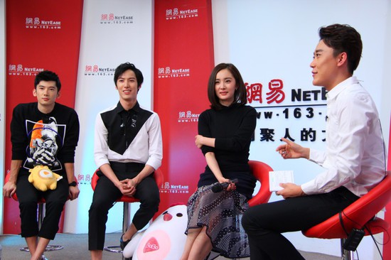 与老公聚少离多 老板杨幂BoBo“训练”小鲜肉