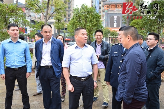 王永红调度岳塘区拆控违工作 要求直面问题克难攻坚
