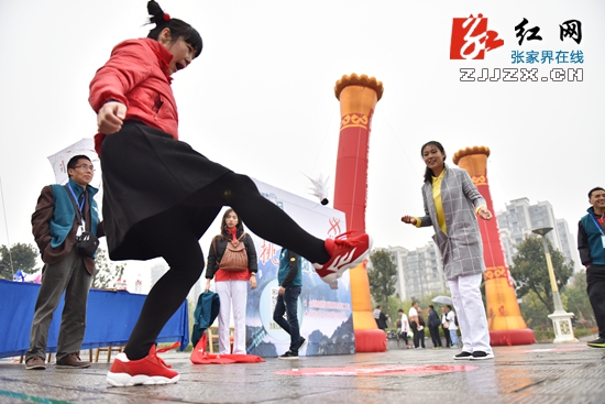 张家界3000人参加全民健身“挑战日”活动（图）