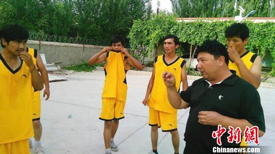 走进新疆曼曲鲁克村感受传统民俗与现代文化交融