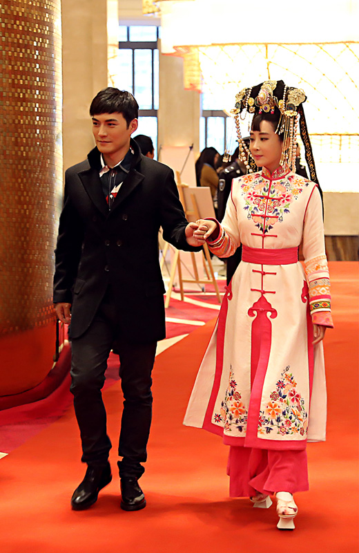 严屹宽杜若溪出席 