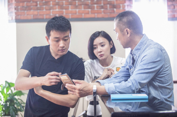 03 佟大为袁姗姗黄志忠热烈讨论