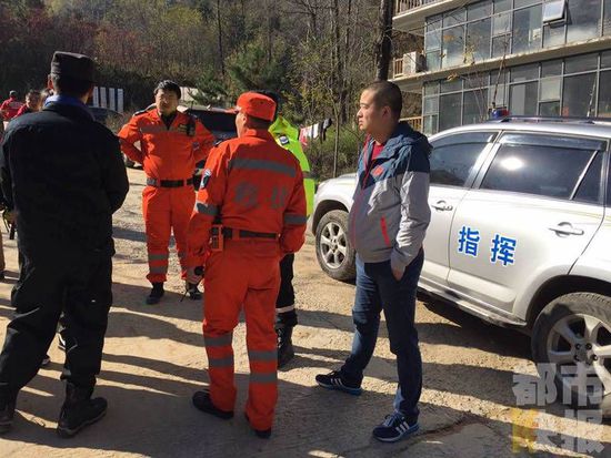 10月31日，西北大学现代学院8名学生到翠华山游玩失联。