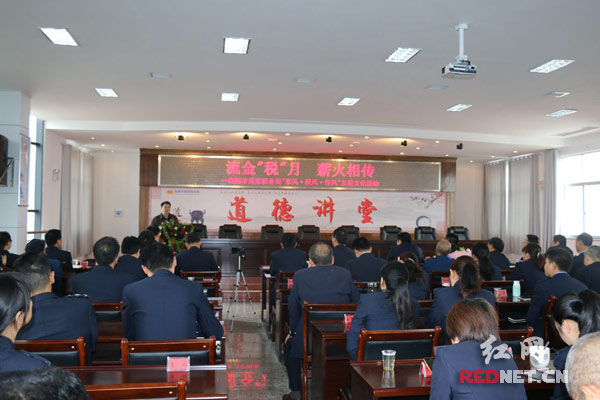 临湘国税举办“流金‘税’月 薪火相传”主题活动。
