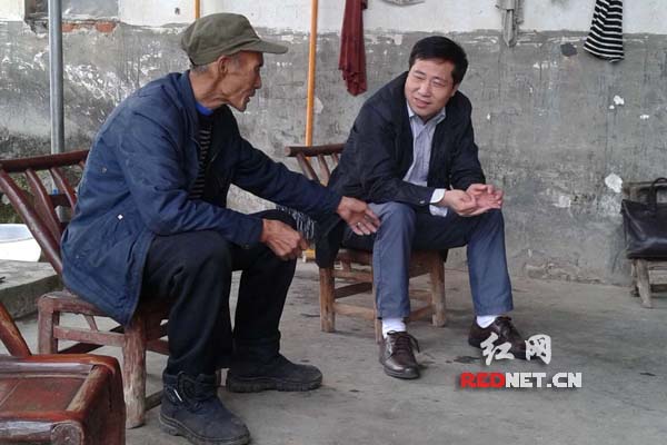 钟清林看望杨多柏。