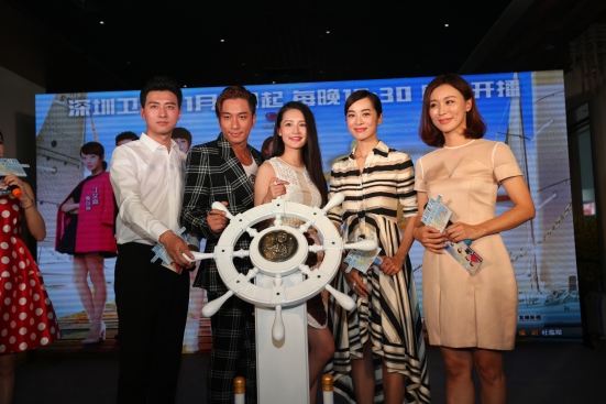 李沁、杨雨婷等人启动开播仪式