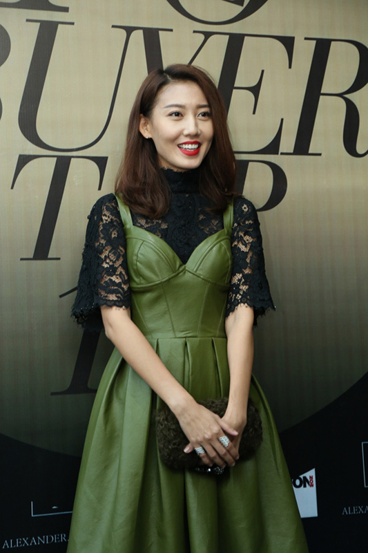 高露亮相时装周潮感十足 (3)