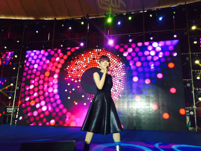 吴莫愁现场表演