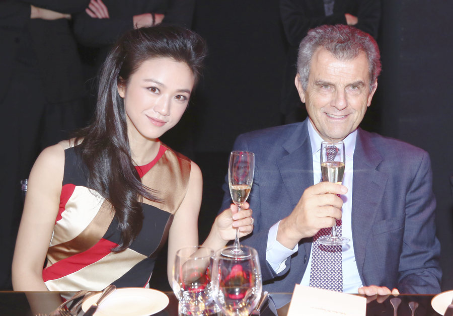 汤唯与品牌董事长合影