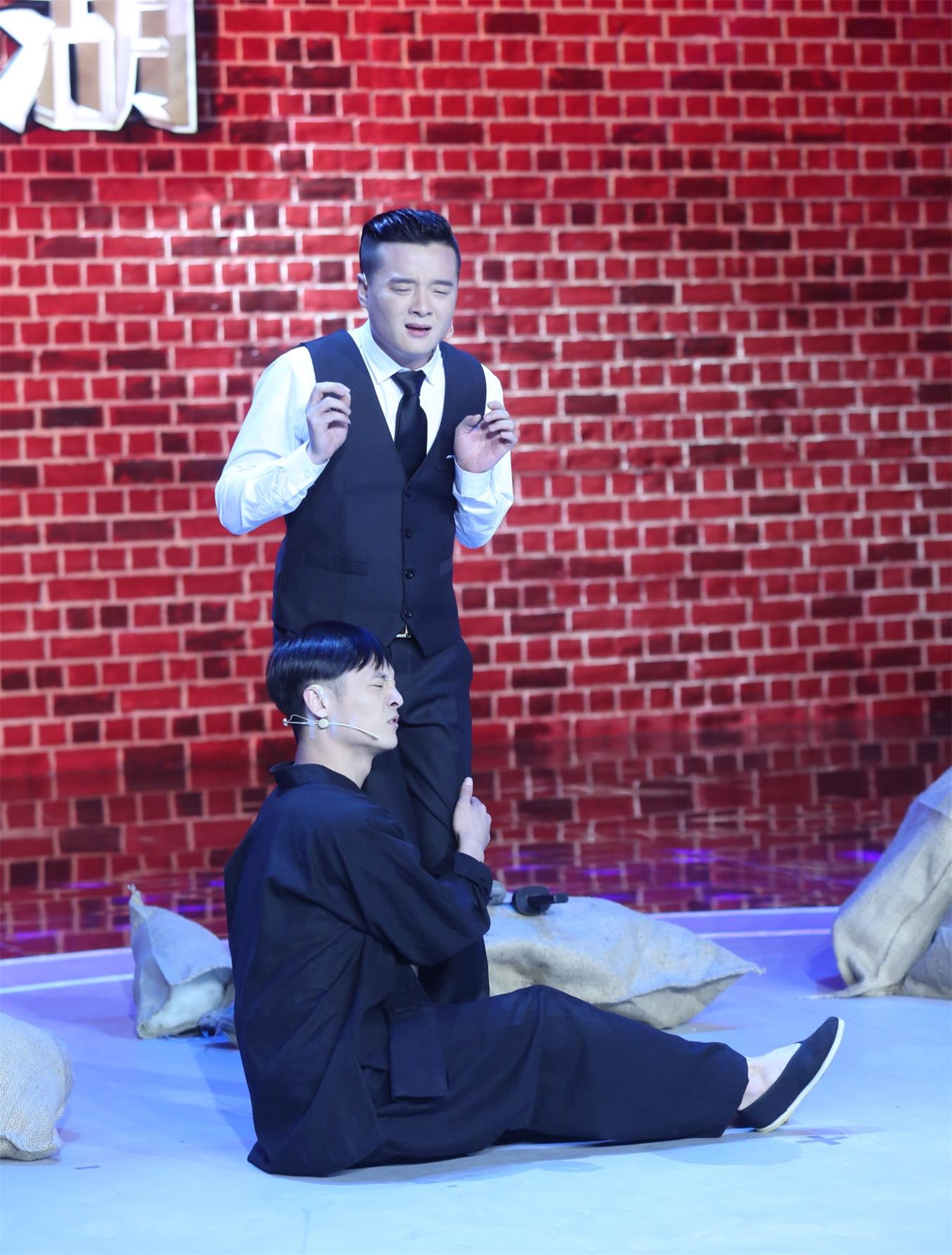 赵小宝向“导演”崔大笨求饶引发全场爆笑