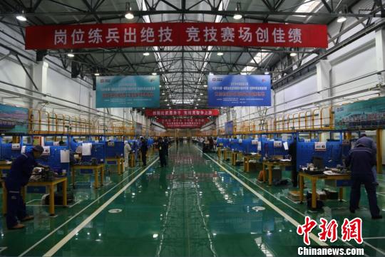 “中国第一代高铁工人”技术比武向大国工匠看齐