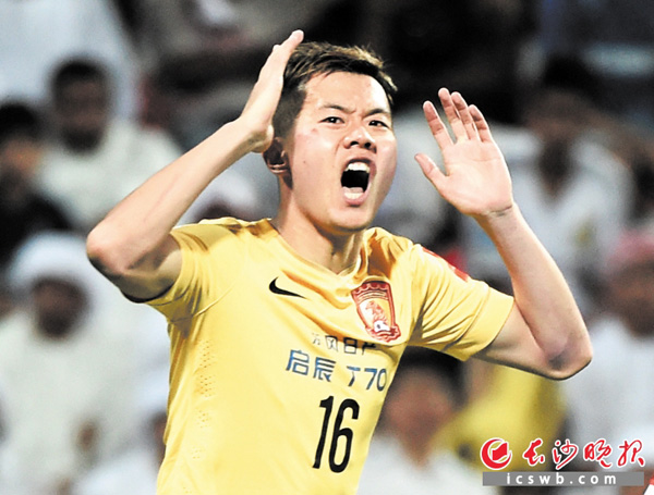 11月7日，广州恒大队球员黄博文在比赛中。　　新华社 发