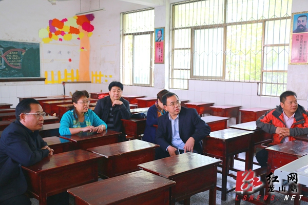 中央电教馆培训中心来里耶小学调研网络共享项