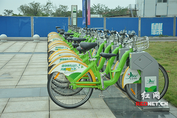 遍布九华各地的公共自行车租赁点。
