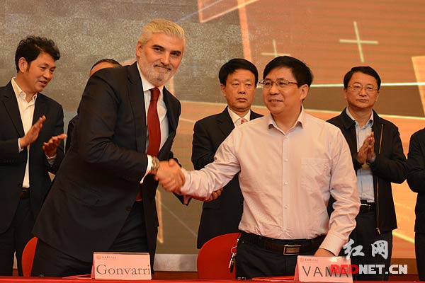 今年10月29日，湖南省（娄底）汽车板及零部件产业合作对接会上，7个汽车板及零部件产业项目在会上成功签约