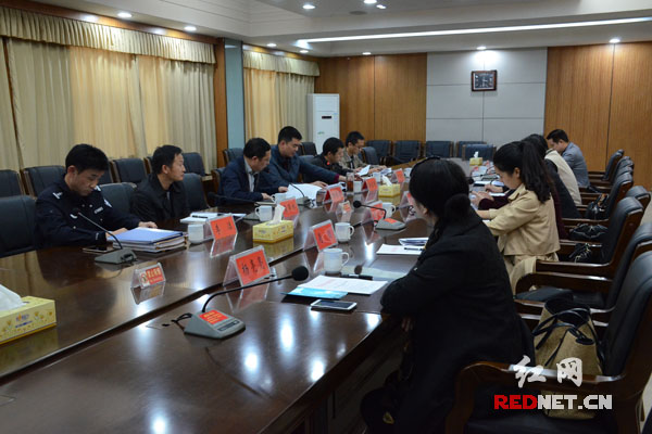 人民网地方领导留言省委督察组听取岳阳市云溪区关于网络问政情况汇报。