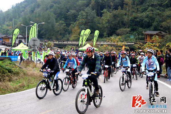 1500名自行车手骑行穿越张家界核心景区（组图0