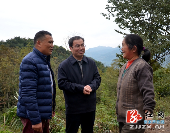 刘革安到安坪村开展“一进二访”活动