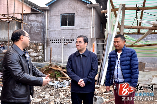 刘革安到安坪村开展“一进二访”活动