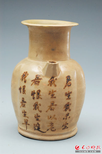 市博收藏的唐长沙窑青釉“爱情圣瓶”。本版图片除署名外均为资料图片