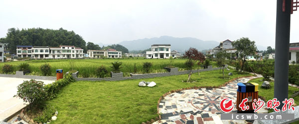 黄鹤村美景如画。