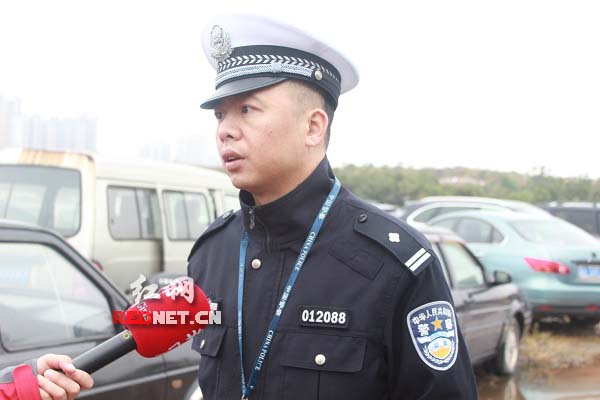 办案民警金煦介绍案情经过。