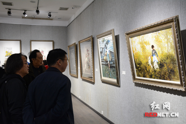 展出的100余幅作品涵盖山水、花鸟、人物等多种题材，受到湖南省会艺术界关注。