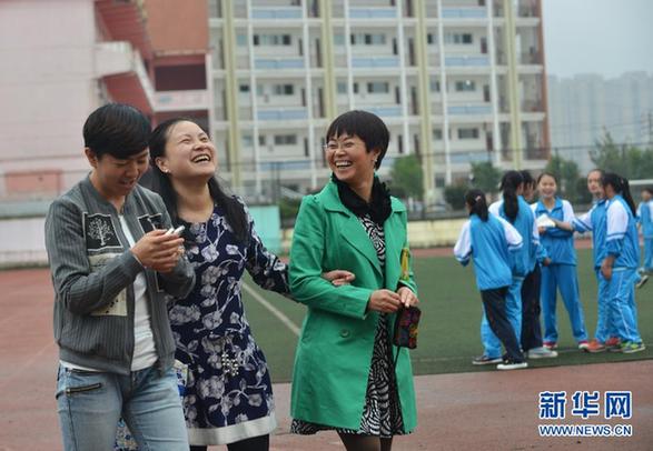 （新华全媒头条·国际盲人节）（4）盲人女教师刘芳：“中国大山里的海伦·凯勒”