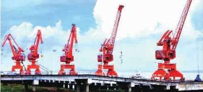   五新重工——门座式起重机。